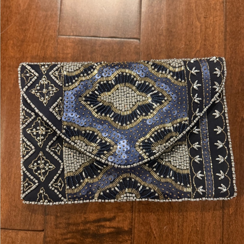 Navy beaded Lulus clutch with chain